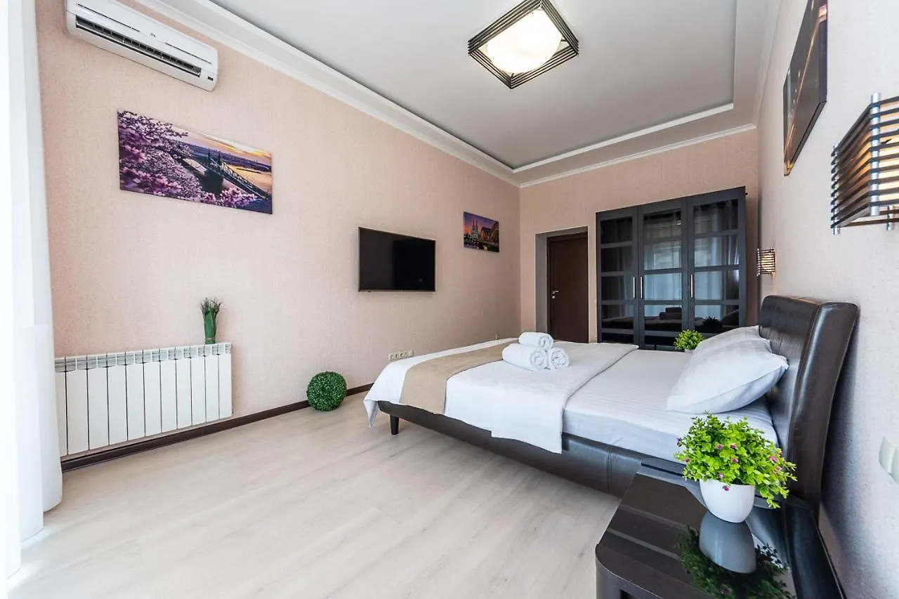 Apartment Kreschatik 21, with terrace Kiew Ukraine